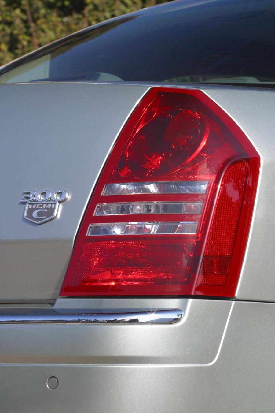 Детали экстерьера Chrysler 300C (LX) 2005 года  (фото 74 из 120)